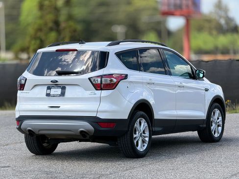 Used 2018 Ford Escape SE w/ SE Sync 3 Package image 9