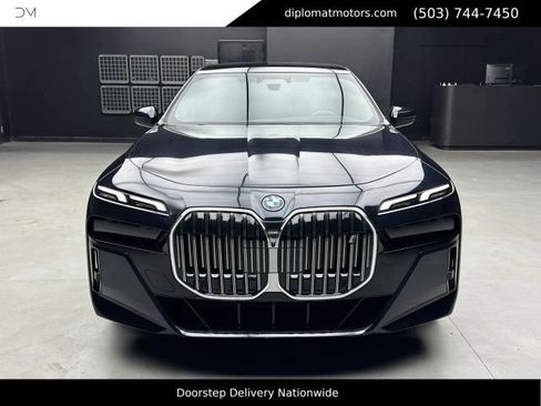 Used 2024 BMW i7 xDrive60 AWD/4WD image 11