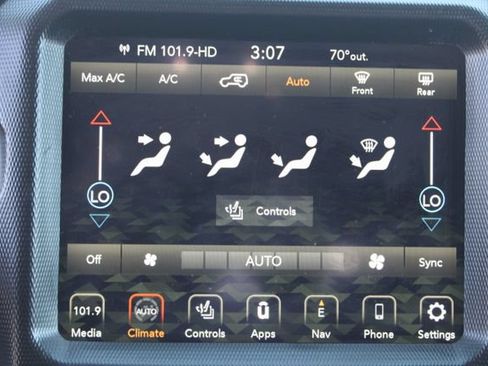 Used 2022 Jeep Wrangler Unlimited Sahara w/ Cold Weather Group AWD/4WD image 23