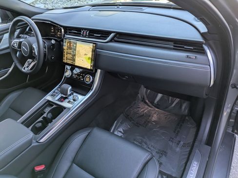 Used 2024 Jaguar XF R-Dynamic SE image 36