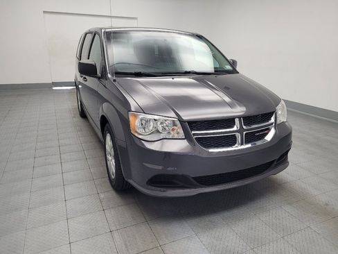 Used 2018 Dodge Grand Caravan SE FWD image 14