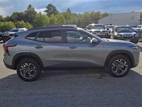 New 2025 Chevrolet Trax LT w/ Driver Confidence Package image 9