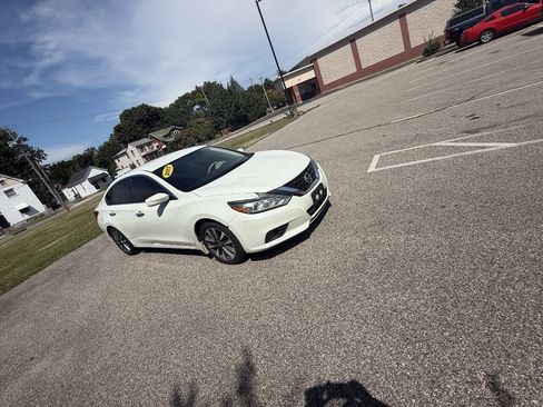 Used 2017 Nissan Altima 2.5 SV FWD image 5