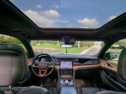 Used 2022 Jeep Grand Cherokee L Summit image 12