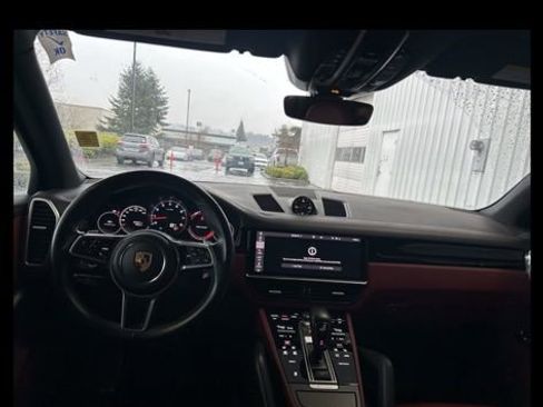 Used 2021 Porsche Cayenne image 12