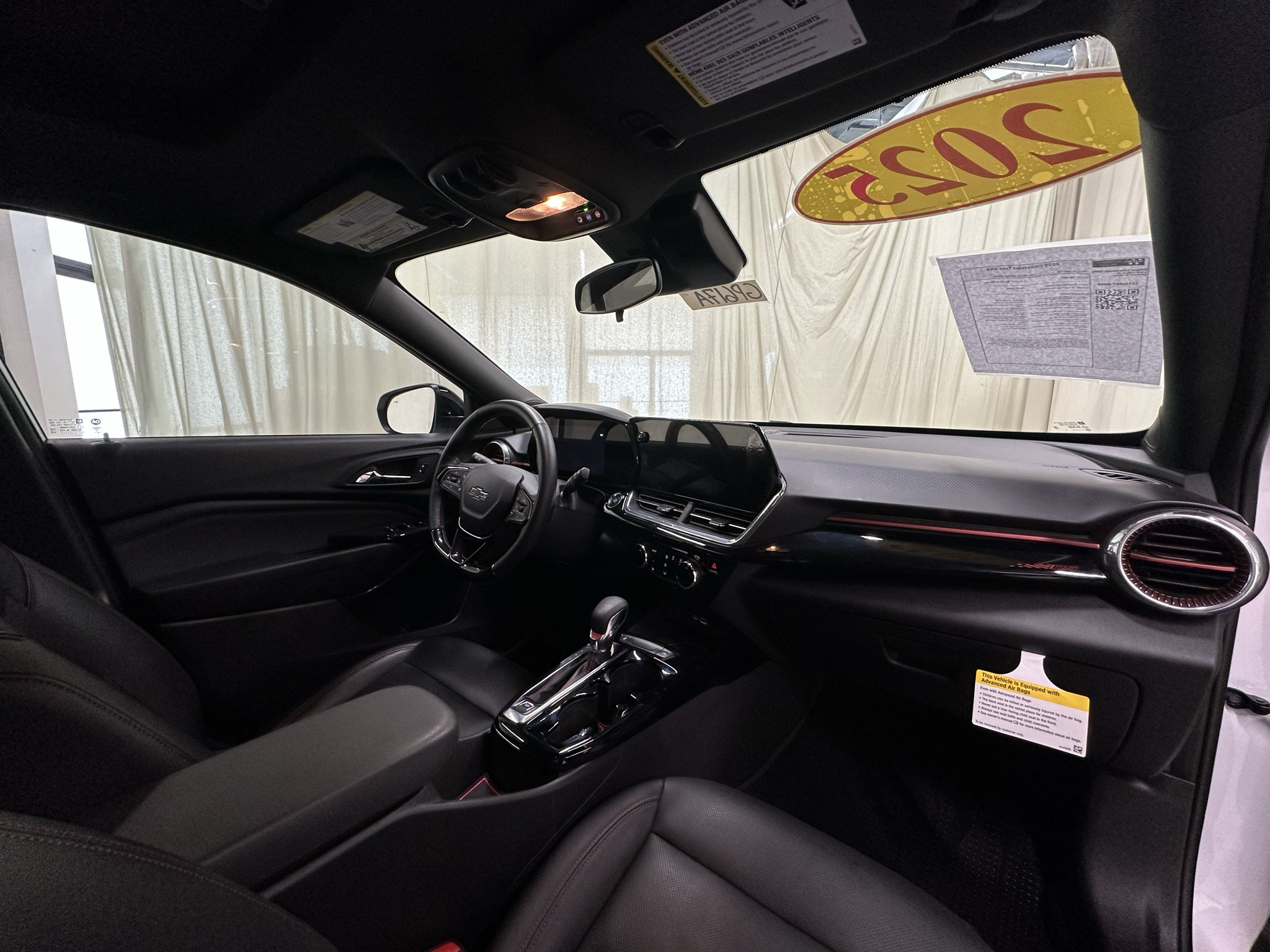 Used 2025 Chevrolet Trax RS w/ Sunroof Package FWD image 23