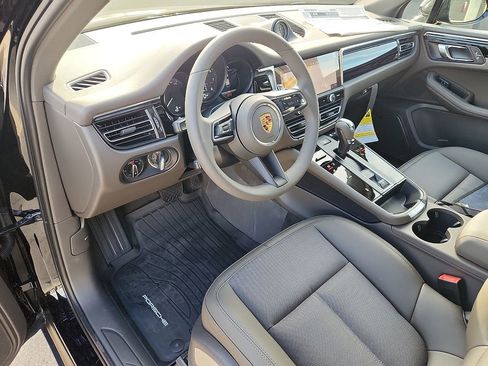 New 2026 Porsche Macan image 4