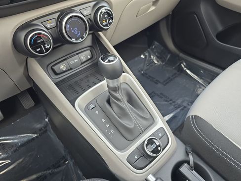 New 2026 Hyundai Venue SEL FWD image 25
