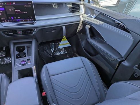 New 2026 Volkswagen Tiguan SE R-Line AWD/4WD image 17