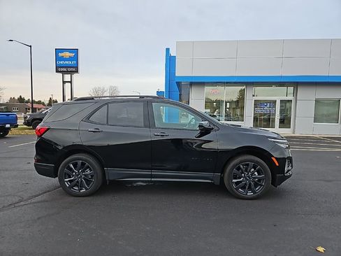 Used 2024 Chevrolet Equinox RS image 2