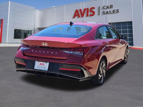 Used 2025 Hyundai Elantra SEL FWD image 6