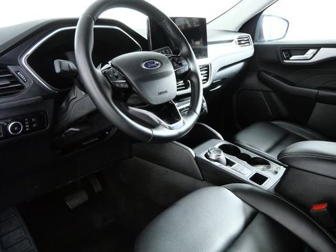 Certified 2025 Ford Escape Platinum AWD/4WD image 16