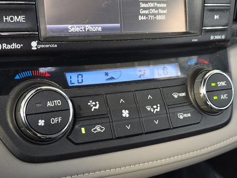 Used 2018 Toyota RAV4 XLE AWD/4WD image 17