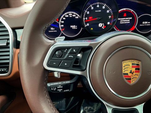 Used 2023 Porsche Cayenne Platinum Edition AWD/4WD image 11