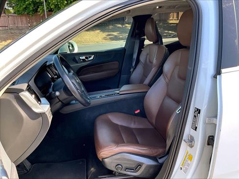 Used 2018 Volvo XC60 T6 Momentum w/ Convenience Package AWD/4WD image 27