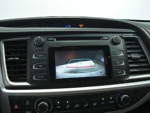 Used 2016 Toyota Highlander LE image 24