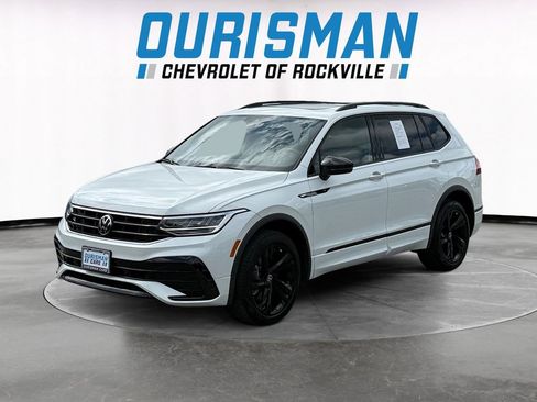 Used 2024 Volkswagen Tiguan SE R-Line AWD/4WD image 2