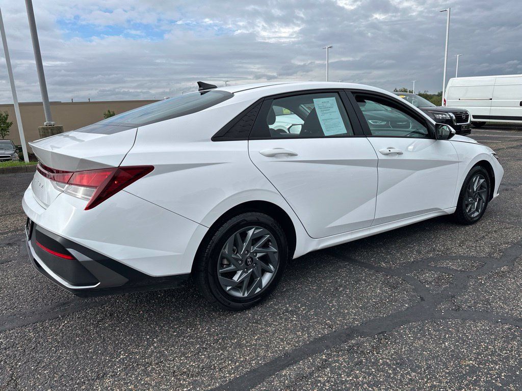 Used 2024 Hyundai Elantra SEL FWD image 14