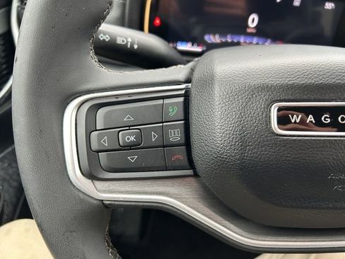 Used 2025 Jeep Wagoneer L Series III AWD/4WD image 30