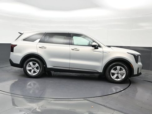 Used 2026 Kia Sorento LX FWD image 7