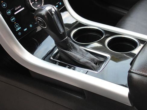 Used 2011 Ford Edge Limited image 23