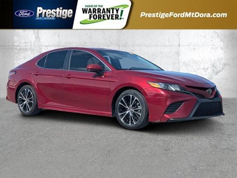 Used 2018 Toyota Camry SE FWD image 1