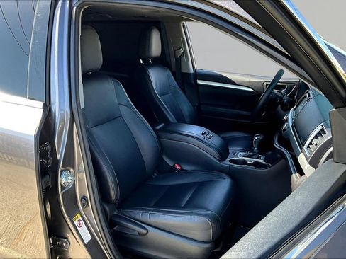 Used 2016 Toyota Highlander XLE FWD image 27