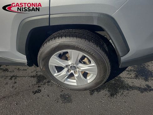 Used 2019 Toyota RAV4 XLE w/ Phone Cable & Charge Package image 18