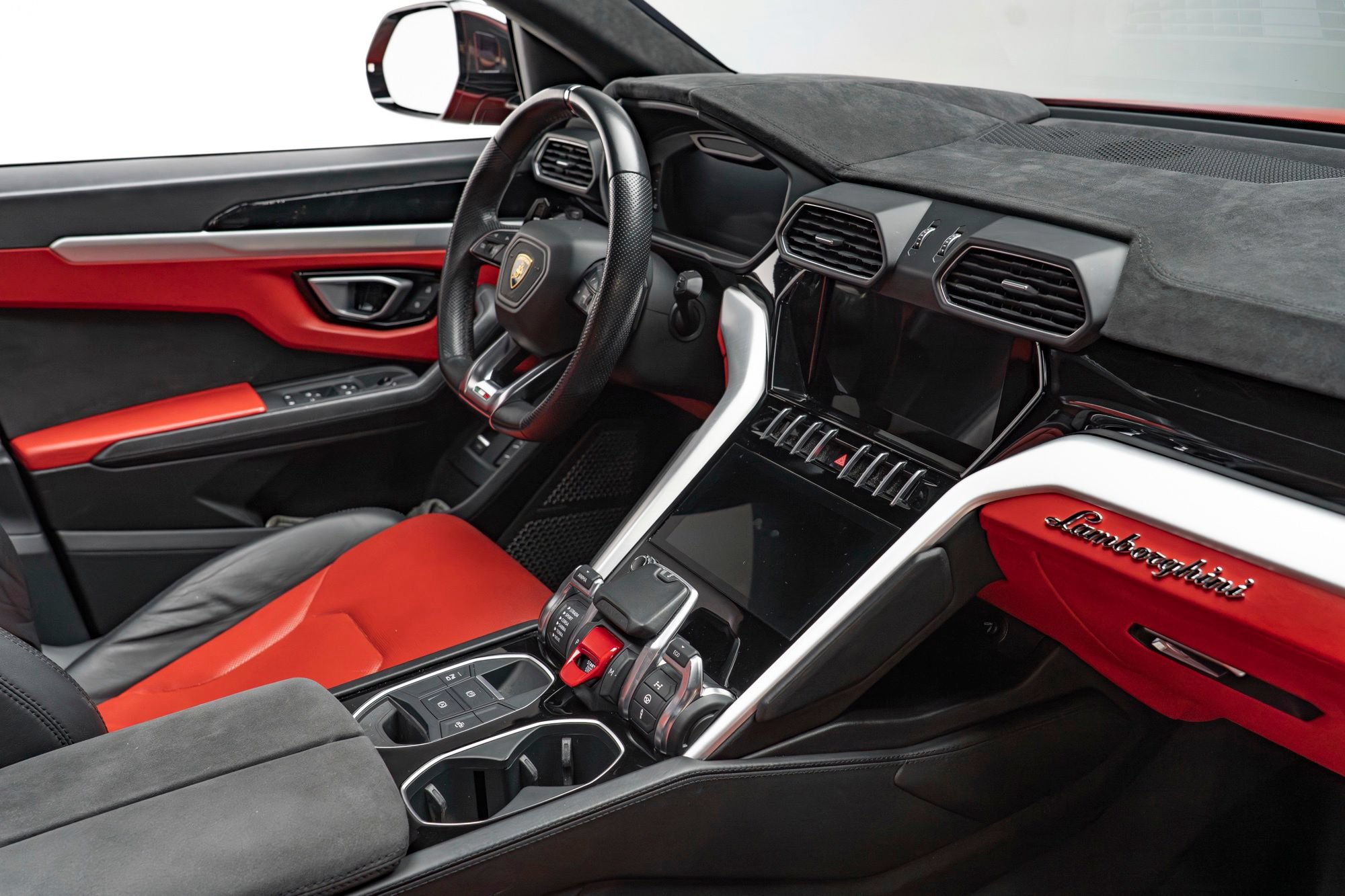 Used 2020 Lamborghini Urus AWD/4WD image 43