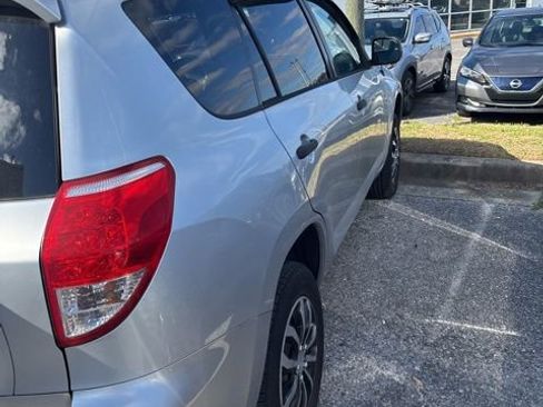 Used 2006 Toyota RAV4 2WD image 2