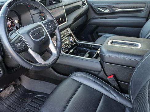 Used 2024 GMC Yukon Denali w/ Advanced Technology Package AWD/4WD image 18