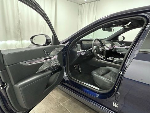 Used 2023 BMW 760i xDrive image 24