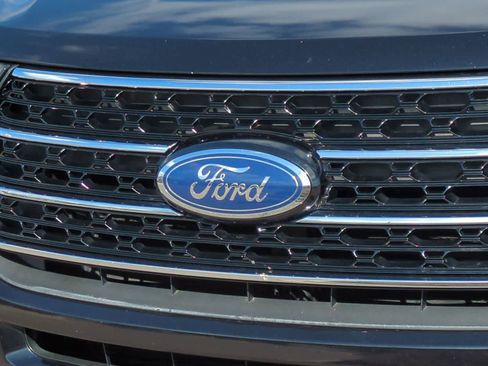 Used 2020 Ford Explorer XLT w/ Equipment Group 202A image 12