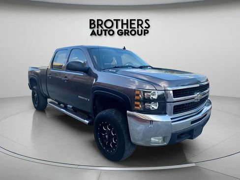 Used 2008 Chevrolet Silverado 2500 LT w/ 2LT Convenience Package image 2