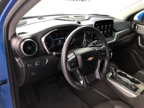 Used 2025 Chevrolet Blazer LT w/ Convenience Package FWD image 19