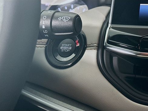 Certified 2025 Jeep Compass Limited AWD/4WD image 22
