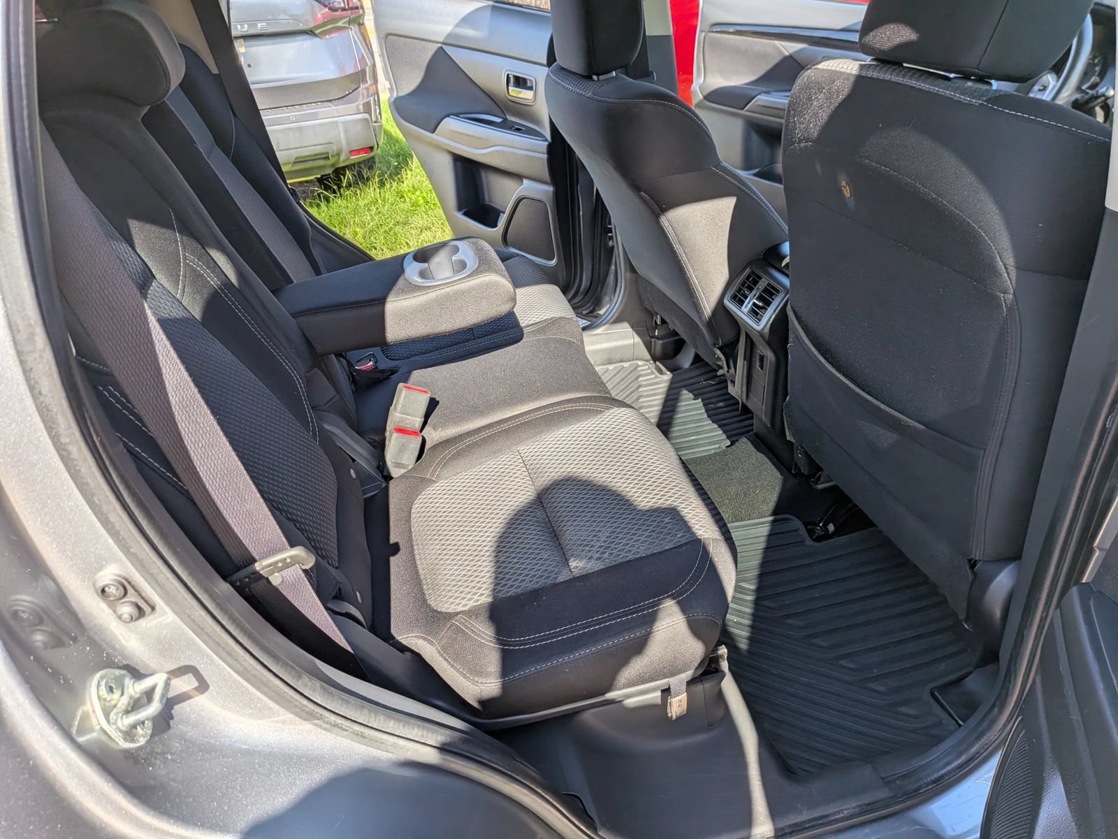Used 2020 Mitsubishi Outlander ES FWD image 33