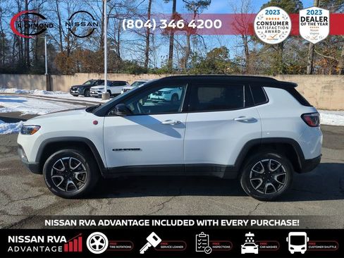 Used 2024 Jeep Compass Trailhawk image 8