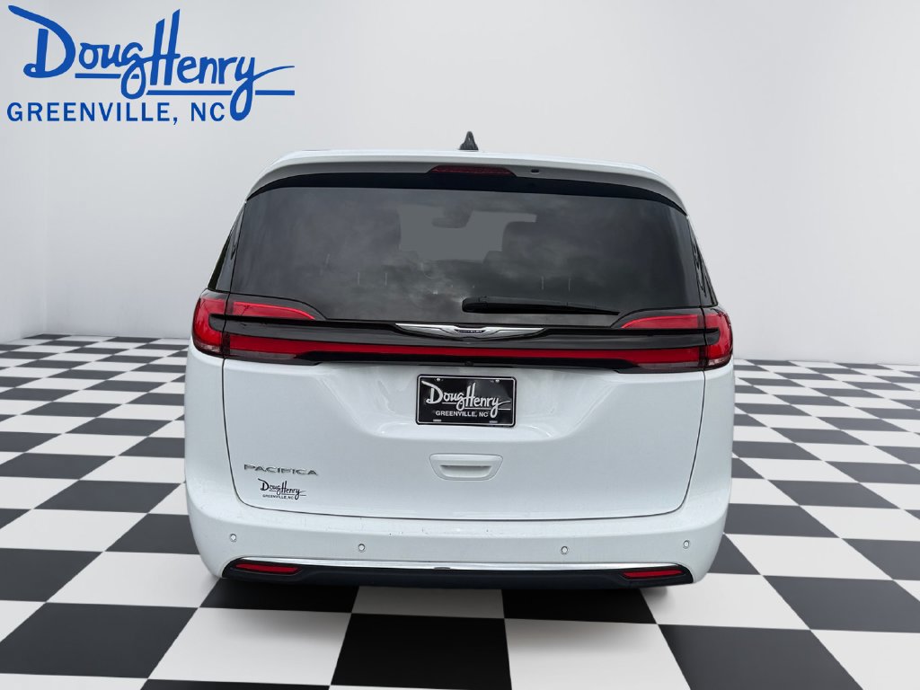 Used 2025 Chrysler Pacifica Select FWD image 4