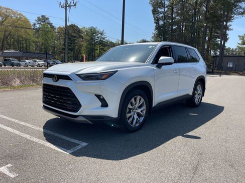 Used 2024 Toyota Grand Highlander Limited image 2