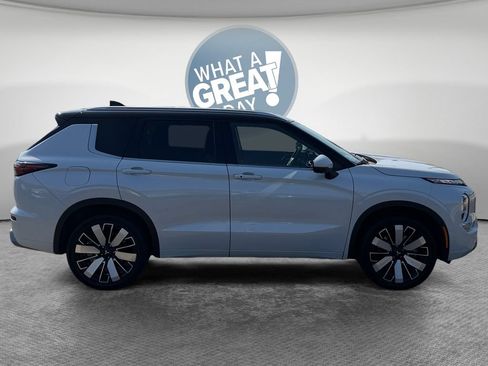 Used 2025 Mitsubishi Outlander SEL AWD/4WD image 2