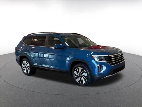 Used 2026 Volkswagen Atlas SE AWD/4WD image 2
