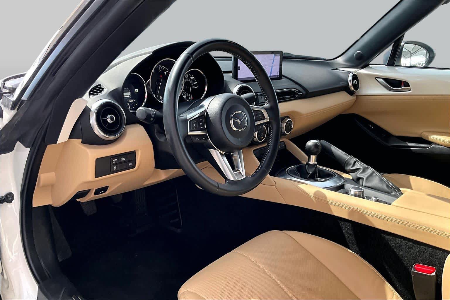 Used 2024 MAZDA MX-5 Miata Grand Touring RWD image 17