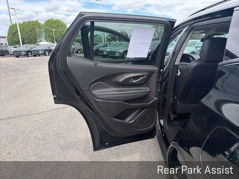 Used 2024 GMC Terrain SLT w/ Elevation Edition image 30