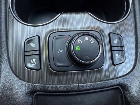 Used 2023 GMC Acadia SLT w/ Preferred Package image 9