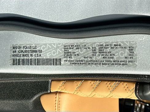 Used 2025 Jeep Grand Cherokee L Summit image 34