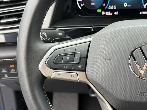 Used 2024 Volkswagen Atlas Cross Sport SE image 25