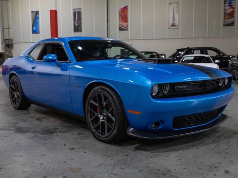 Used 2019 Dodge Challenger R/T w/ Shaker Package RWD image 8