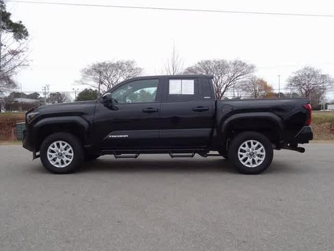 Used 2024 Toyota Tacoma SR5 image 2