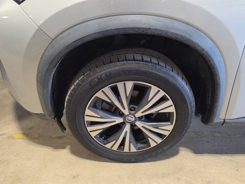 Used 2021 Nissan Rogue SV AWD/4WD image 3